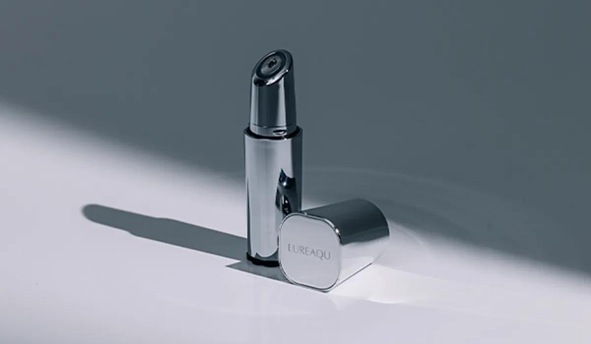 目元・口元の集中ケアに特化した、 史上最小クラスの導入美顔器